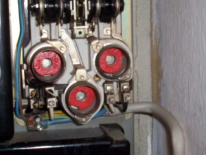 El vagt 21. en kortsluttet klemme der er brandt isolering og derfor sket en kortslutning.